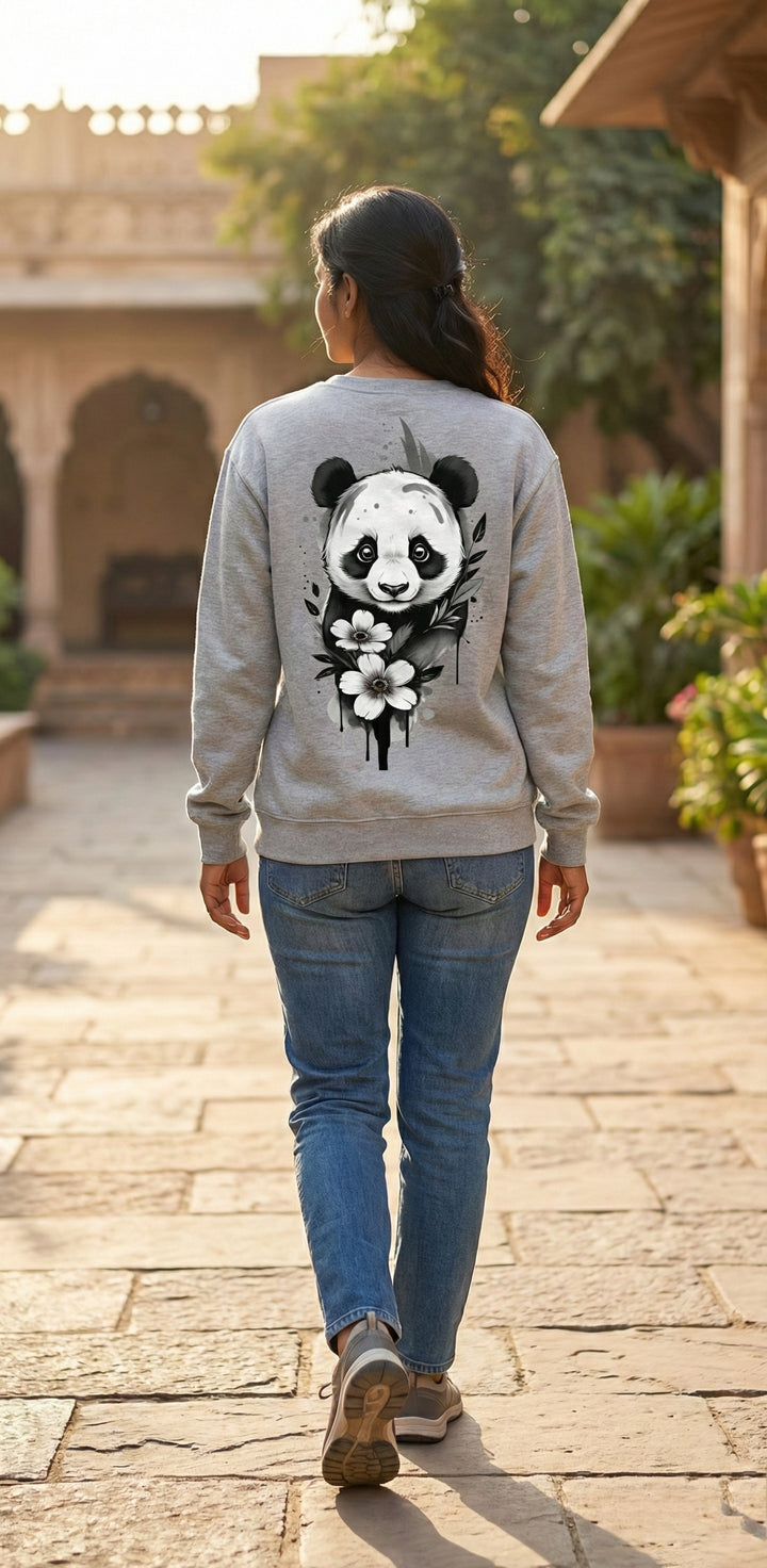 Black&white panda illustration sweatshirt.